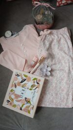Pyjama Haute Qualité "Douceur Florale" – Ensemble Cocooning Rose Poudré & Dentelle