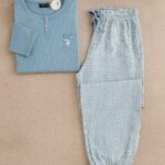 Pyjama Femme Haute Qualité "Ciel d'Azur" – Ensemble Côtelé Bleu & Pantalon Jogger – Image 5