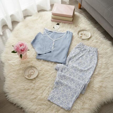 Pyjama TRESS Nuit de Rêve en Algérie, la marque réinvente le pyjama classique en y ajoutant une touche de sophistication qui fait toute la différence.