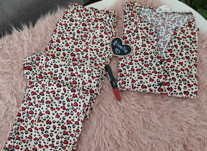 Ensemble Pyjama "Love Print" – Blanc à Motifs Cœurs & Léopard – Image 4