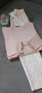 Pyjama Femme "Wild Pink" – Haut Côtelé & Pantalon Léopard – Image 3