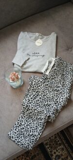 Pyjama pour femmes "Wild Grey" – Haut Côtelé & Pantalon Léopard – Image 7