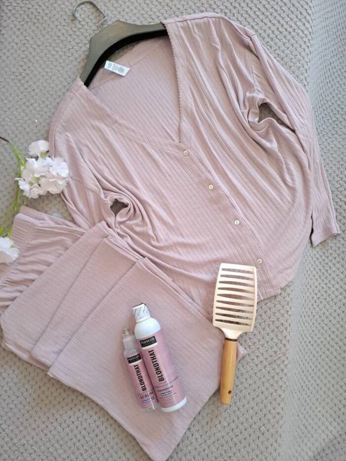 Ensemble Pyjama "Lilac Softness" – Mauve Poudré & Maille Texturée – Image 4