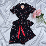 Pyjama femme noir à imprimé cœurs – Élégance & confort