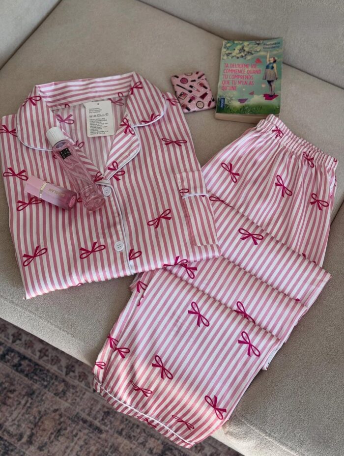 Ensemble Pyjama "Candy Stripe" – Chemise Rayée & Petits Nœuds – Image 3