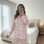 Ensemble Pyjama "Candy Stripe" – Chemise Rayée & Petits Nœuds