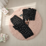 Ensemble pyjama femme noir imprimé lapins blancs avec col boutonné - Tenue nuit mignonne livraison Algérie