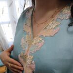 Robe d'hôtesse avec perlage fait à la main ✨️ qualité de tissu premium 🌸 – Image 2