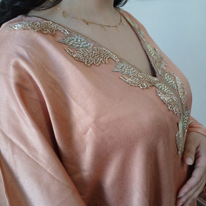 Robe d'hôtesses 🧡 avec perlage fait à la main le tissu Mlifa de haute qualité premium ✨️ – Image 3