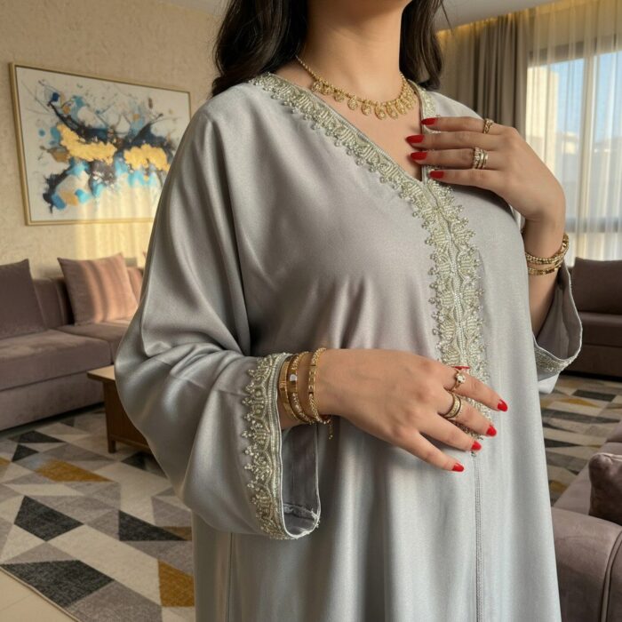 Robe d'hôtesse grise avec perlage fait à la main ✨️ qualité premium 🌸 – Image 4