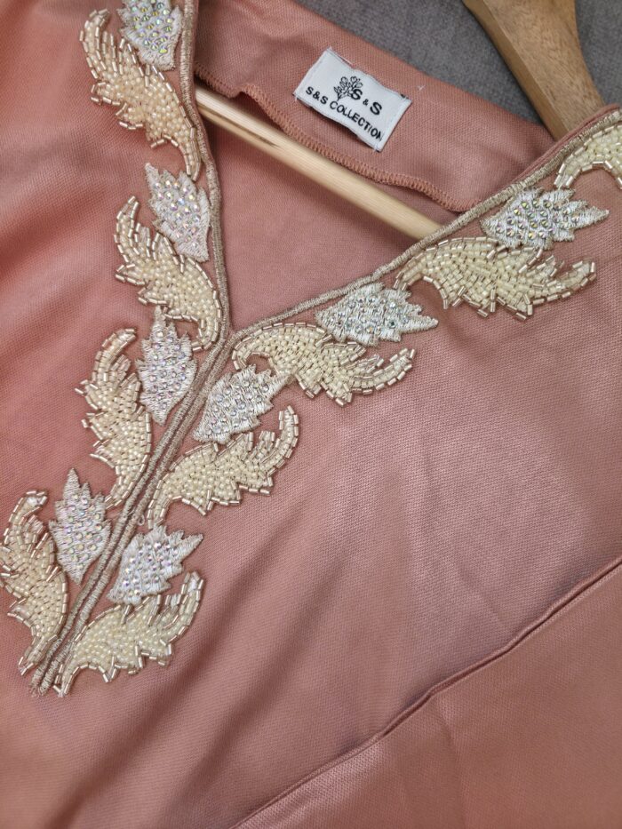 Robe d'hôtesse avec perlage fait à la main ✨️ qualité premium – Image 2