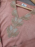 Robe d'hôtesses 🧡 avec perlage fait à la main le tissu Mlifa de haute qualité premium ✨️ – Image 4