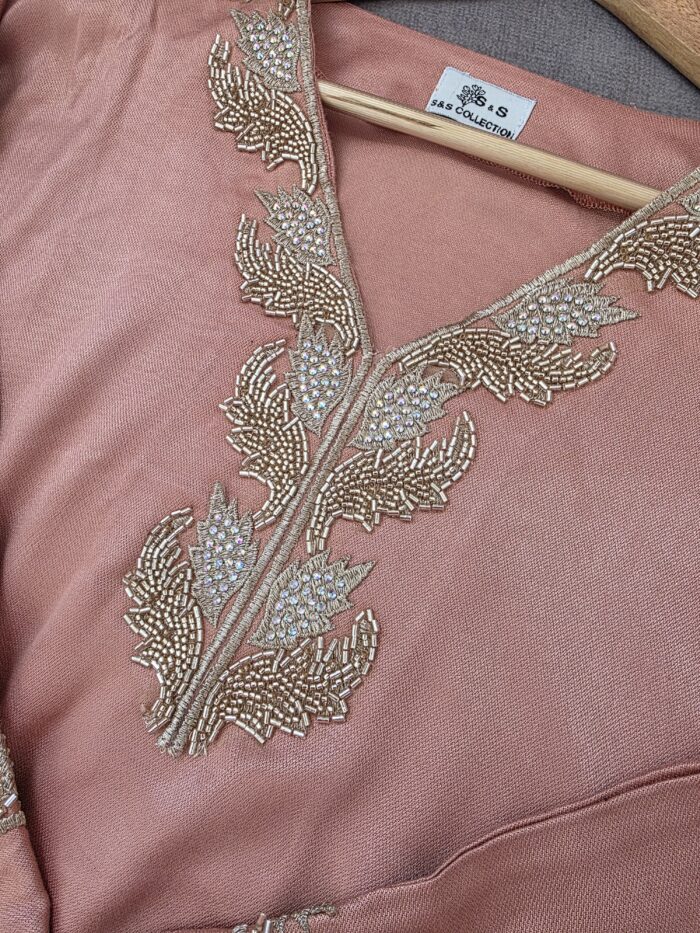 Robe d'hôtesses 🧡 avec perlage fait à la main le tissu Mlifa de haute qualité premium ✨️ – Image 4