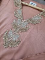 Robe d'hôtesses 🧡 avec perlage fait à la main le tissu Mlifa de haute qualité premium ✨️ – Image 5