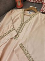 Robe d'hôtesse avec perlage fait à la main ✨️ le tissu Mlifa de haute qualité 🌸 – Image 3