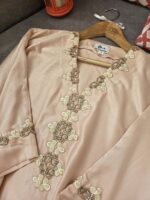 Robe d'hôtesse avec un perlage fait à la main ✨️ le tissu Mlifa de haute qualité. – Image 2