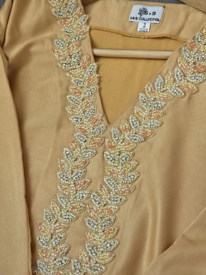 Robe d'hôtesse avec perlage fait à la main ✨️ le tissu Mlifa  qualité premium 🌸 – Image 3