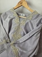 Robe d'hôtesse avec perlage fait à la main ✨️  le tissu mlifa de haute qualité  🌸