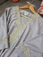 Robe d'hôtesse avec perlage fait à la main ✨️  le tissu mlifa de haute qualité  🌸 – Image 2