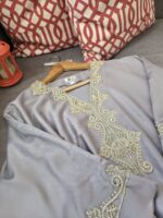 Robe d'hôtesse avec perlage fait à la main ✨️  le tissu mlifa de haute qualité  🌸 – Image 5