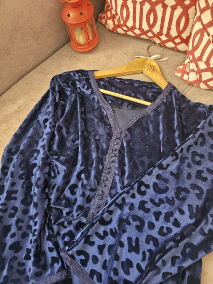 Robe d'hôtesse Velvet léopard en Bleu nuit 💙 – Image 2