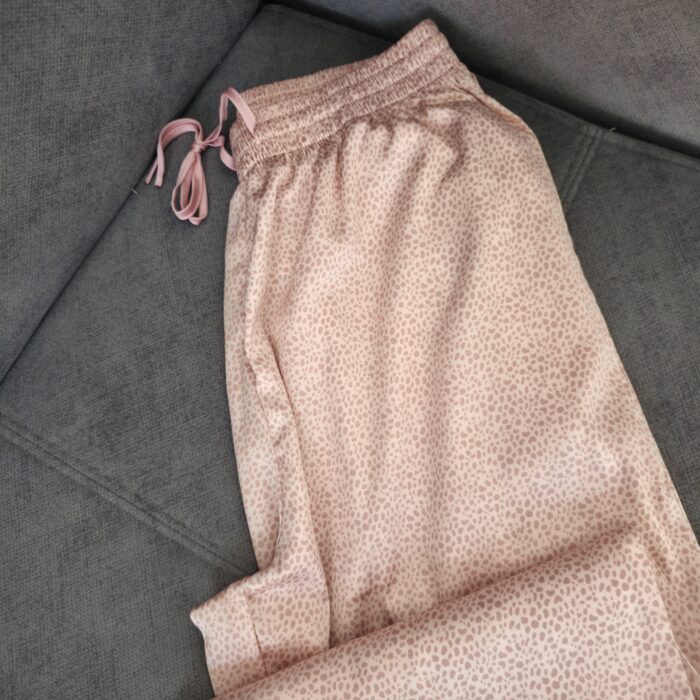 Pyjamas femme premium satiné rose poudré - Intima – Image 4